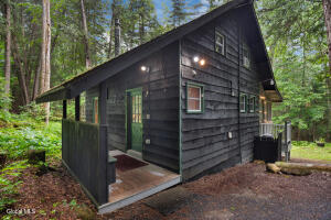 29 Fennessey Lane Newcomb, NY 12852