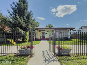 306 16th Street Watervliet, NY 12189