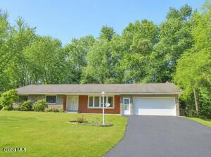 915 Londonderry Court Schenectady, NY 12309