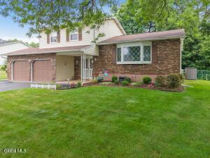 18 Fairway Lane Schenectady, NY 12304