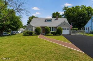 5 Knob Hill Road Colonie, NY 12211