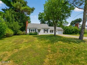 1048 Inner Drive Schenectady, NY 12303
