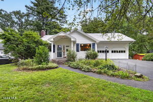 1528 Regent Street Schenectady, NY 12309
