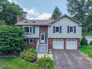 35 Hillcrest Avenue Schenectady, NY 12309