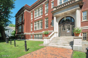 137 Front Street Schenectady, NY 12305