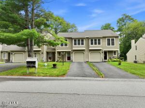 10 Flintlock Lane Halfmoon, NY 12065
