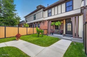 122 Regent Street Saratoga Springs, NY 12866