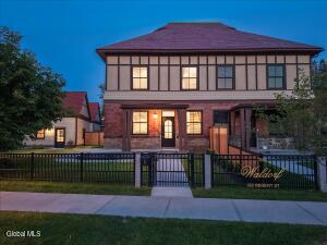 122 Regent Street Saratoga Springs, NY 12866