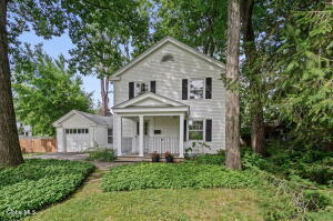 5 Woodridge Road Delmar, NY 12054