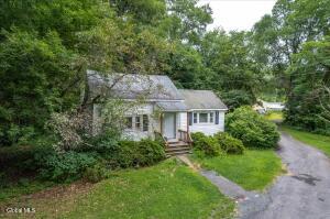 4072 River Road Niskayuna, NY 12309
