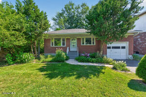 87 Buckingham Drive Albany, NY 12208