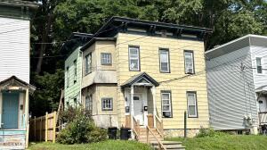 22 Van Derveer Street Amsterdam, NY 12010