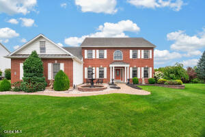 14 Ridgefield Way Watervliet, NY 12189