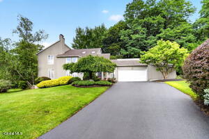 22 Olive Tree Lane Albany, NY 12208