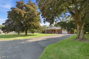 14 Orchard Lane Troy, NY 12180