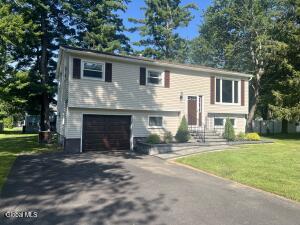 62 Walnut Drive Clifton Park, NY 12065