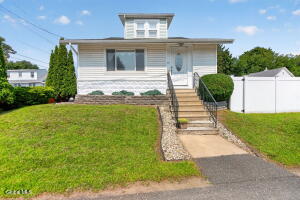 17 Osborne Road Colonie, NY 12205