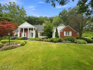 7 Macaffer Drive Menands, NY 12204
