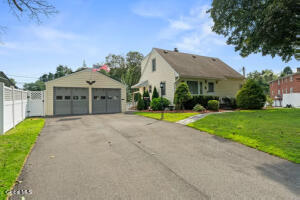 10 Murrlin Drive Delmar, NY 12054