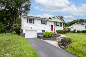 32 Comely Lane Latham, NY 12110