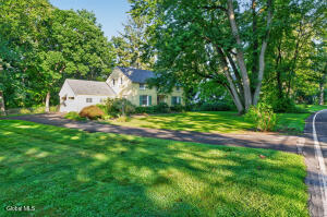 951 St Davids Lane, Niskayuna, NY 12309