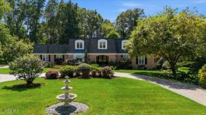27 S Sheraton Lane, Queensbury, NY 12804