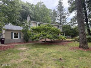 2 Acorn Grove, Ballston Lake, NY 12019