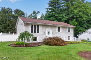 21 Evergreen Ave Clifton Park, NY 12065