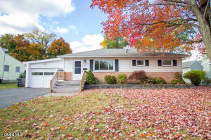 5 Huckleberry Lane, Colonie, NY 12205