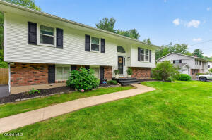 35 Acorn Avenue Clifton Park, NY 12065