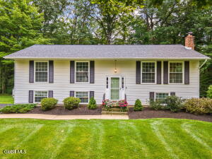 7 Acorn Avenue Clifton Park, NY 12065
