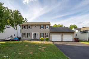 31 Berkshire Drive Colonie, NY 12205