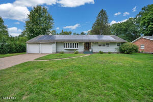 26 Fort Amherst Road Queensbury, NY 12804