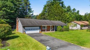 14 Crownwood Lane Queensbury, NY 12804
