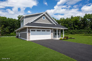 47 Whispering Pines Way Schenectady, NY 12306