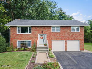 25 Oakwood Boulevard Clifton Park, NY 12065