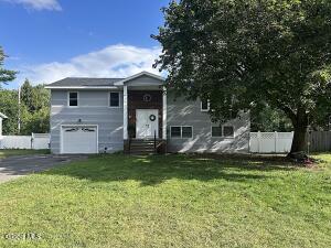 27 Delafield Drive Colonie, NY 12205