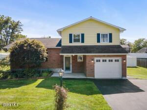 16 Sherbrook Drive Selkirk, NY 12158
