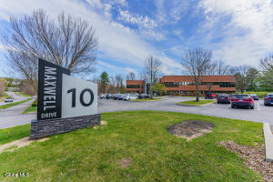 10 Maxwell Drive Clifton Park, NY 12065