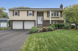 15 Willoughby Drive Colonie, NY 12205