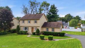 16 Oak Tree Circle Queensbury, NY 12804