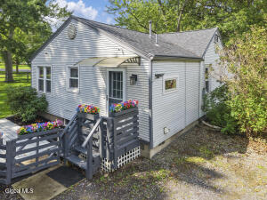 1713 Hillside Avenue Niskayuna, NY 12309