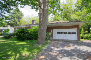 59 Parkwood Drive Colonie, NY 12205