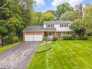 2284 Pinehaven Drive Niskayuna, NY 12309