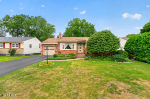 1527 Ardsley Place Schenectady, NY 12308