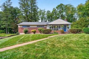 843 Warner Road Niskayuna, NY 12309