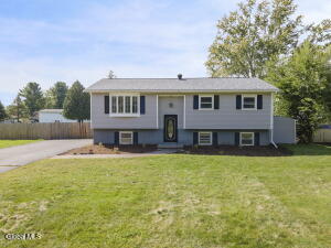 186 Middletown Road Waterford, NY 12188