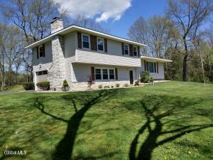 313 Pine Circle Claverack, NY 12513