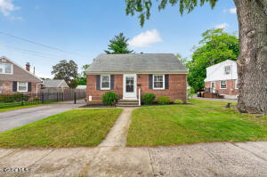 4 Eisenhower Court Colonie, NY 12205