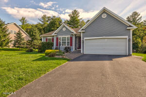8 Garnet Lane Schenectady, NY 12302
